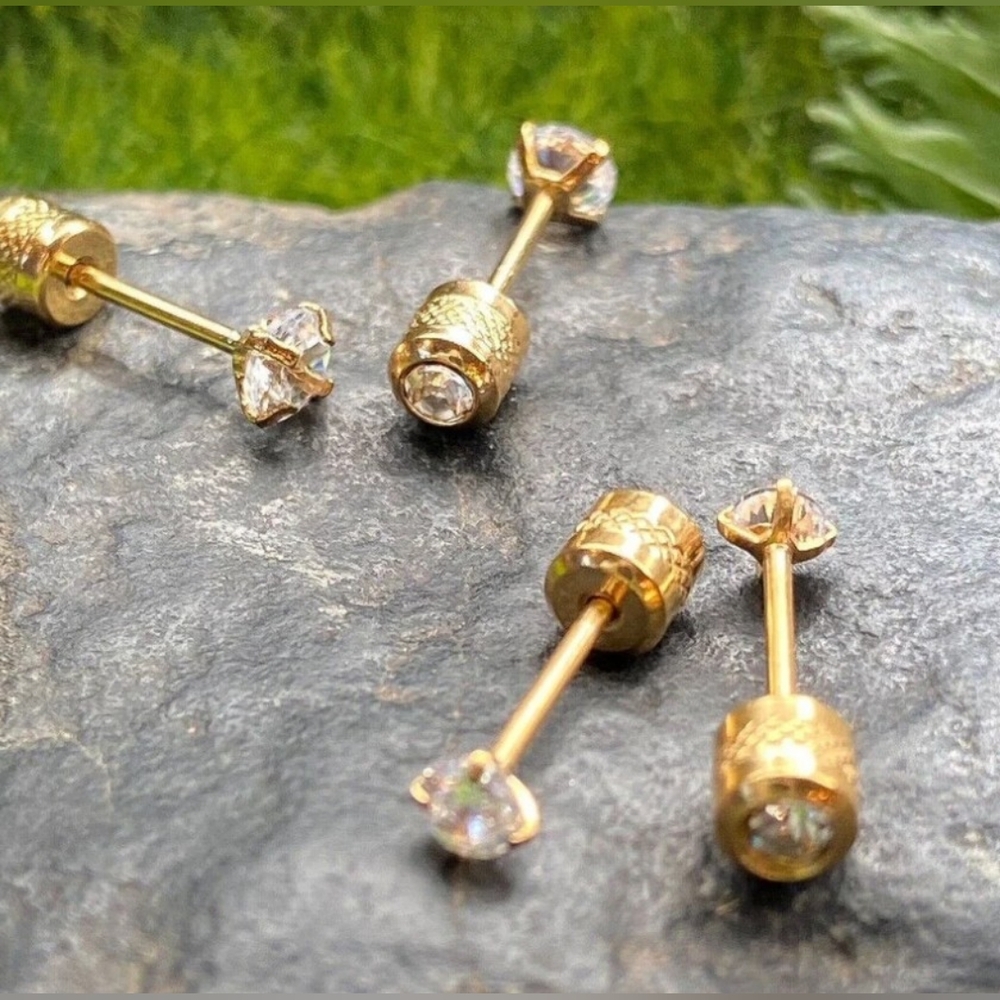 2 Pairs Of Screw Back Earrings - Picture 3 of 7